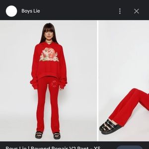 ISO this set!!! I’m looking for this set with pants size medium or large!!!!
